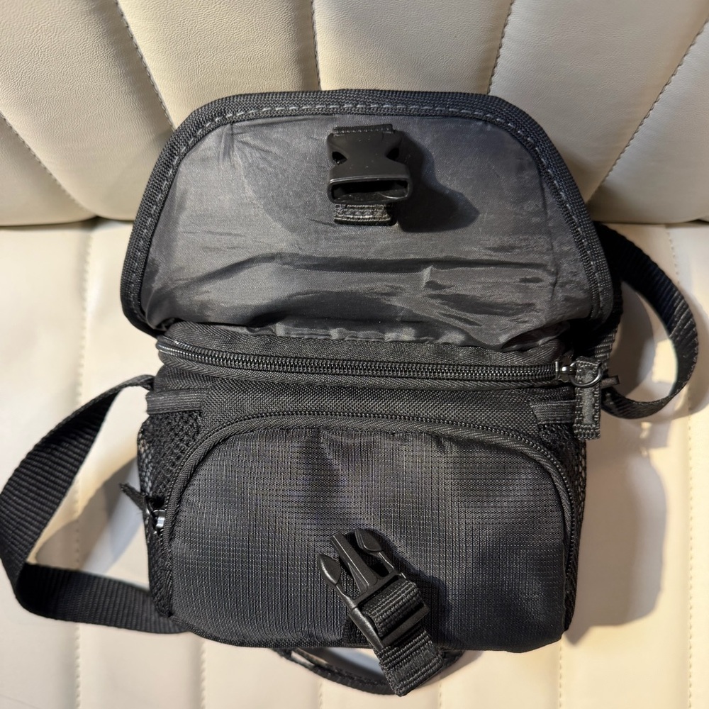 Sony Compact Black Camera Case - Picture 6 of 10